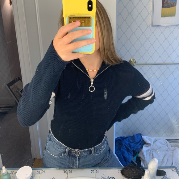 Vintage Urban Outfitters long sleeve. - Picture 2 of 7